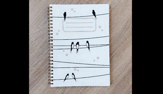 Carnet A5 Spirale Les hirondelles sur le fil ciel blanc