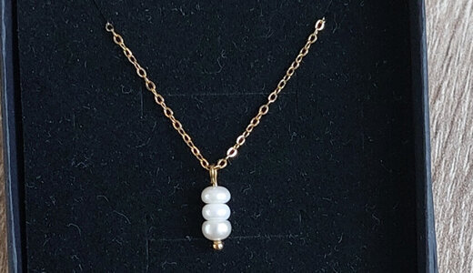 Collier en acier inoxydable doré avec perles de culture