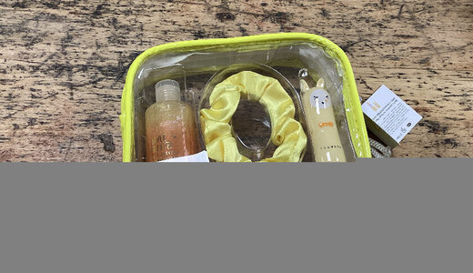 Trousse Camille huile pailletée baume à lèvres et chouchou