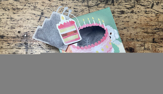 Coffret cadeau anniversaire 10 sachets forme gâteau 