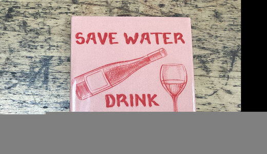 Plaque émaillée save water drink vine 11x11cm