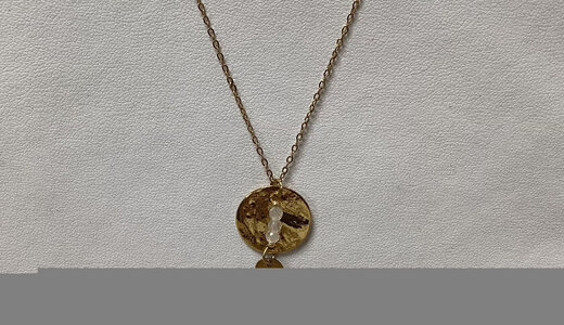 Collier pendentif martelé pierre de lune