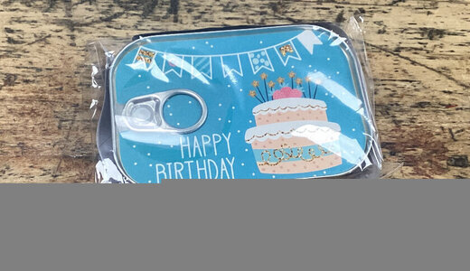 Carte en conserve happy birthday gâteau