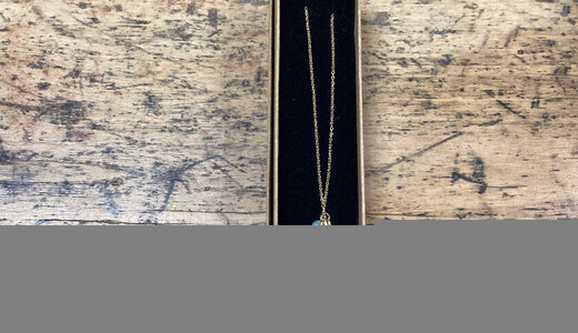 Collier pierre naturelle aventurine et médaillon 