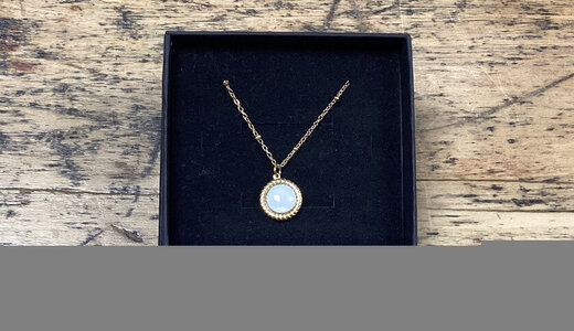 Collier pierres naturelles torsadé nacre