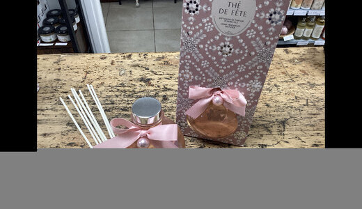 Diffuseur de parfum d’ambiance thé de fête boule de noël 
