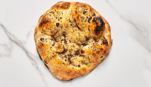 Crescia con tartufo nero