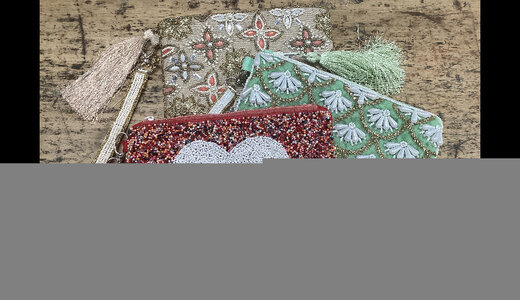 Pochette artisanale perlée grand modèle 